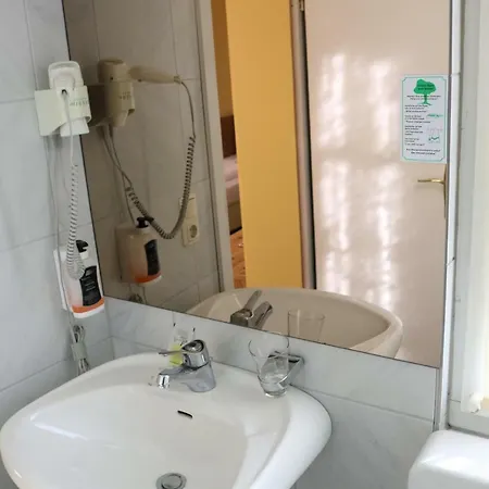 Gaestehaus Blaue Ecke آدناو